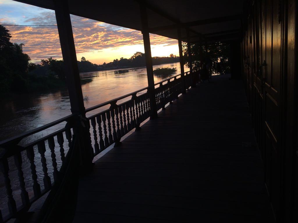 Riverside Bungalow Hotel Ban Dondét Exterior foto